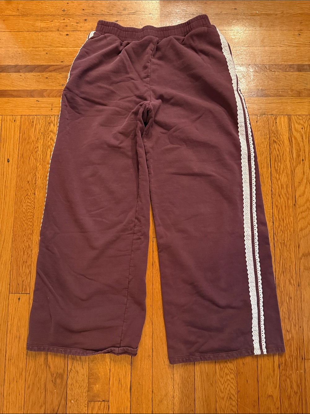 Zara Women’s Wide-Leg Maroon Lounge Sweat Pants with Scalloped White Side Trim